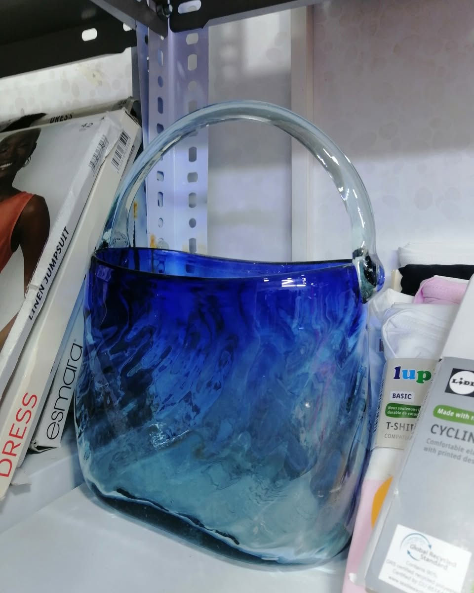 #مزهريه زجاج حجم كبير بسعر ٦٠٠٠ دينار


**إذا كنت صاحب هذا الإعلان وتريد حذفه لأي سبب، رجاءا أرسل رسالة إلى الدعم الفني**