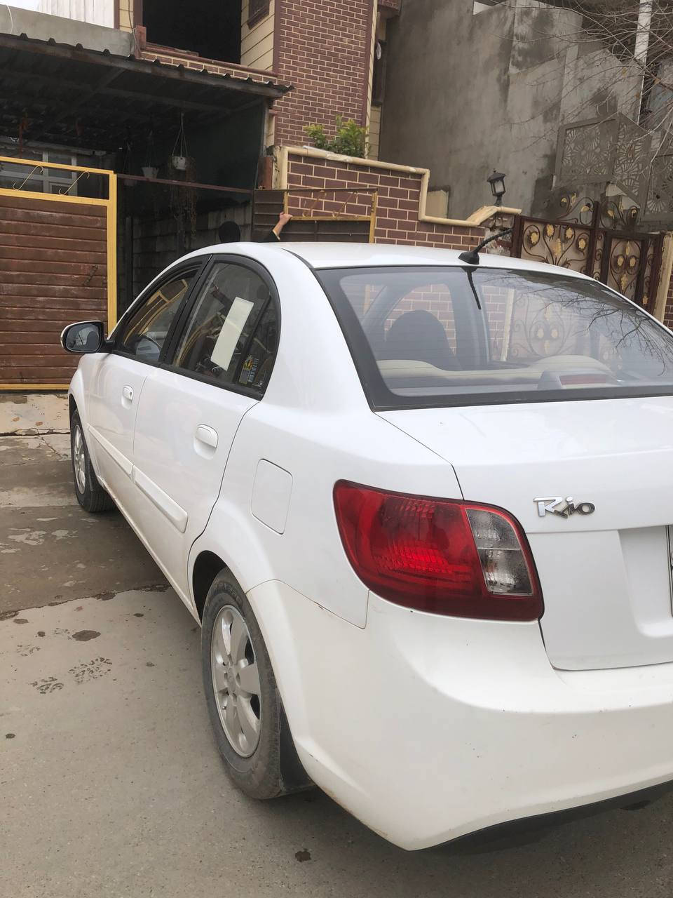 سەرەتا بە ناوی خوای گەورە کیا ڕیۆ مۆدیل ٢٠١١ ڕەنگی سپی  پێشو دوای کەپسە بۆیاخی نییە کەمێک ساردی هەیەو بەس 
0751 129 76 87 حلبجة, السليمانية
