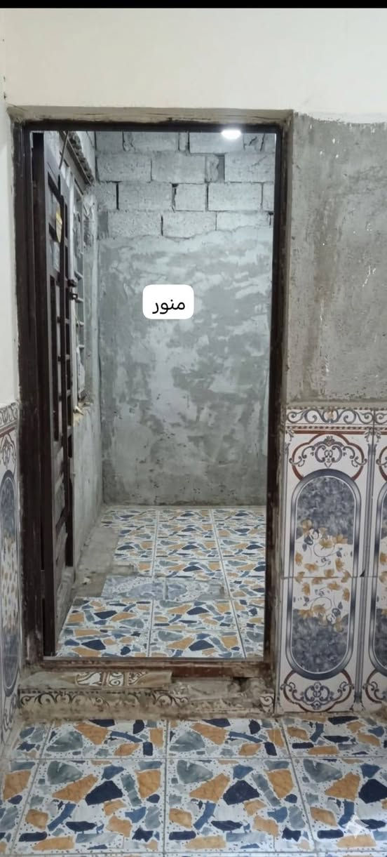 بيت للبيع مساحة 200مترطابو صرف باسمي/ في كربلاء بحي النضال قرب المستوصف طابقين يحتوي على 6غرف نوم مع صالتين مع استقبال سبعة مترمع مطبخ 5مترمع طارمة كبيرة مع صحيات عدد 3مع كافة الخدمات شوارع تبليط 500دينار لباب الامام الحسين(ع) *********** بيع مستعجل
