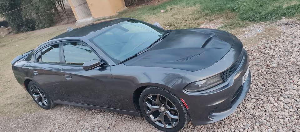 مراوس ب RT
ماعندي صور جديده الها
حالياً بيها وياله ويلد
السياره 3.6 موديل 15 
مراوس ب RT
ماشيه 188 الف كم
رقم بغداد بأسمي

***********
