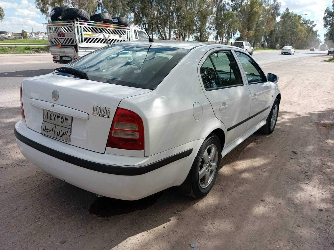 سکۆدا مۆدێل 2009 دەعم و بۆیاغی نیە بەشەرتی گێڕو مەکینەو تەقەوڕەقەوتایە ی تازەیە سەقف سڵایت و ئەی بی ئێس و سوکان پاوەرە تەبریدە ماڵی دۆستە نرخی 65وەرەقەو کەمێك مەجال
شوێن . چەمچەماڵ 
ژ.م ***********_***********
