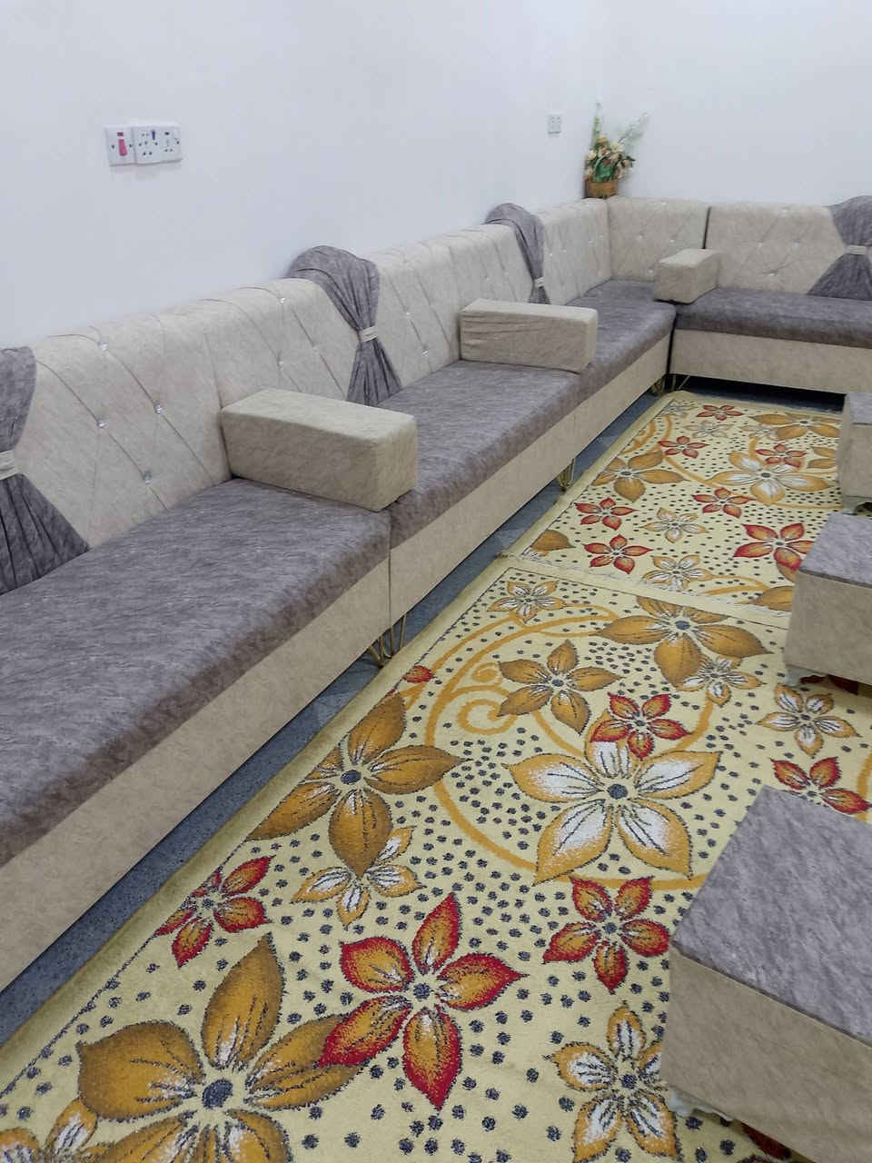 تخم ونص كرويتات أو ديوان للبيع في الناصريه السفينه الاستفسار على الصفحه او على هذا الرقم ***********
