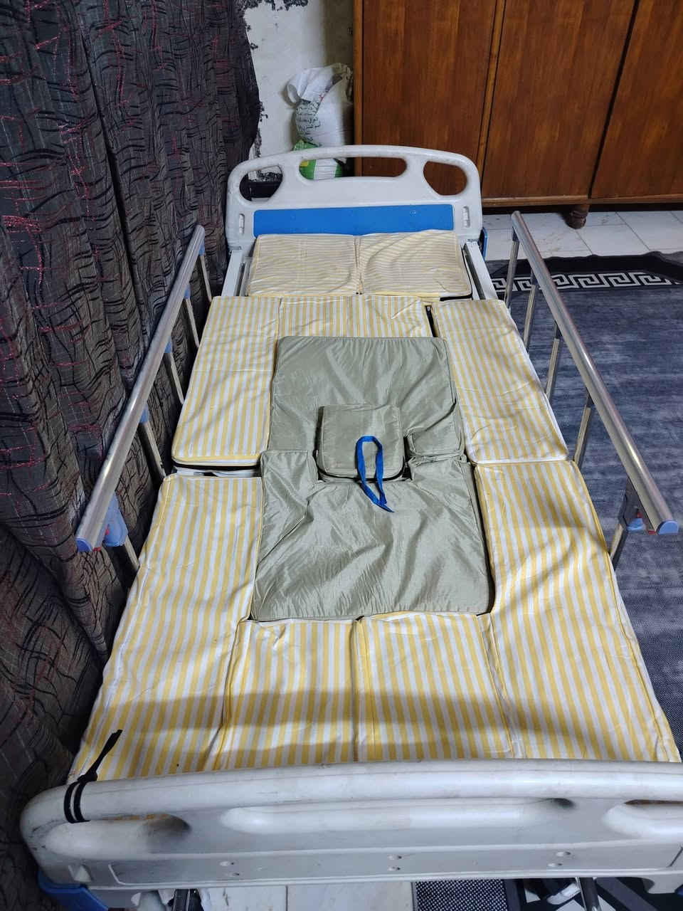 من رخصه صاحب الكروب سرير طبي اخو جديد ماخذيه ب500 زنريده ب300 وياه دوشك ابو الماطور  للتقرحات مكاني الشعب


**إذا كنت صاحب هذا الإعلان وتريد حذفه لأي سبب، رجاءا أرسل رسالة إلى الدعم الفني**