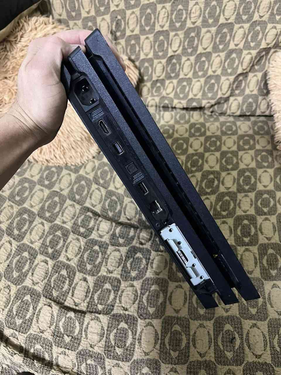 السلام عليكم 
بلي 4 برو مهكر نظام 9 
نظيف بمعنى الكلمه شاهد الله عليه استخدام قليل أريد اخذ 5 
ذاكره 1تيره ويا ثنين يدات أصليات 
اي استفسار ع واتساب فقط 
*********** 
سعر 550الف
