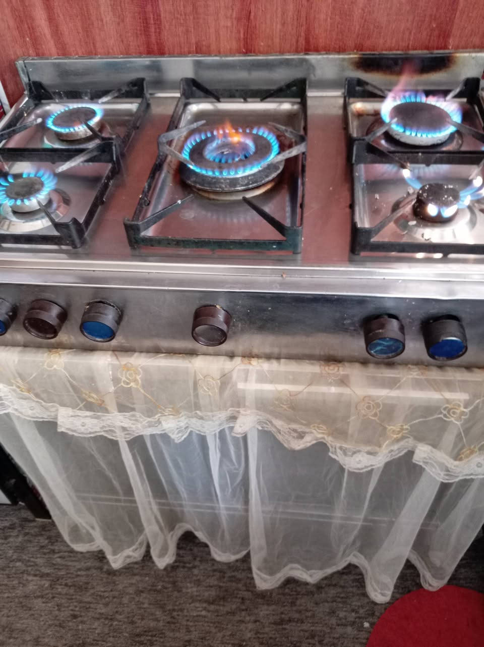 للبيع طباخ عشتار كله شغال نظيف الفرن شغال على الفحص السعر ٩٠ وبيه مجال المكان ناحية الطليعة للاستفسار الاتصال على الرقم ***********
