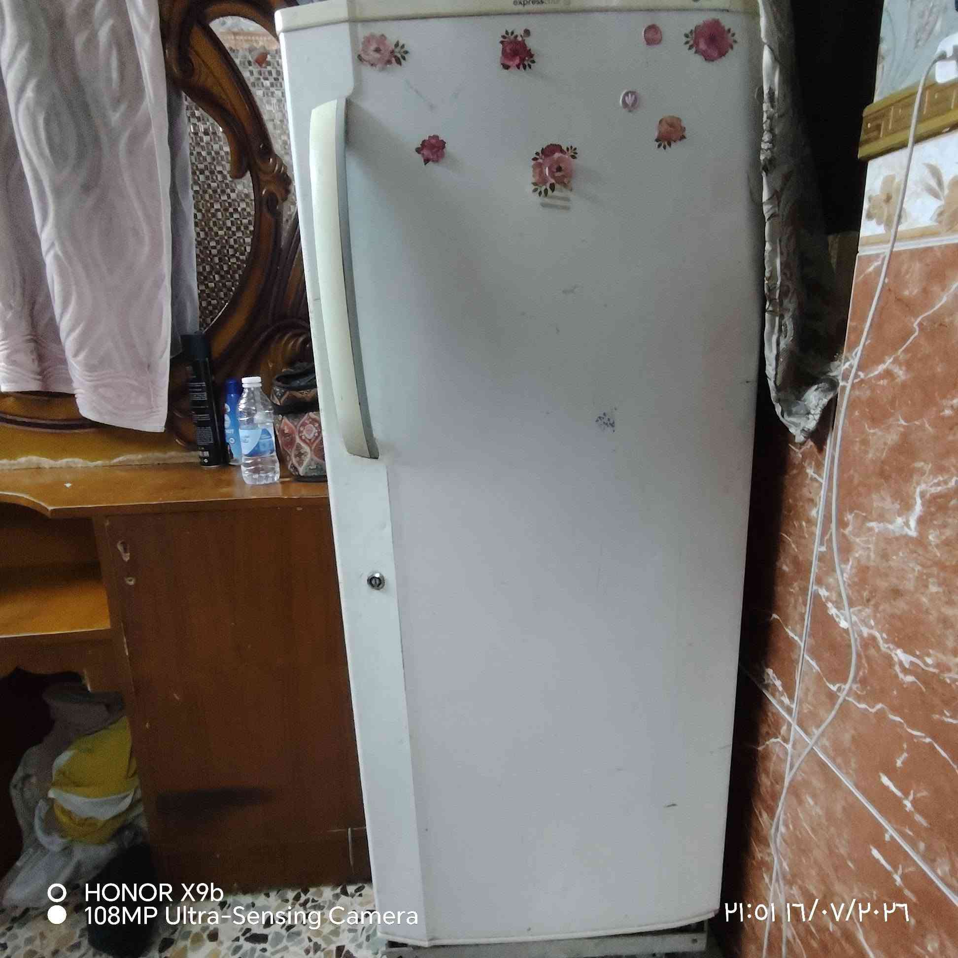 السلام عليكم ثلاجه كبيره حجم١٦قدم نضيفه كلش لا مصلحه ولا شي تبريدها ممتاز اريدها ب١٧٥ وبيعا مجال مكاني بغداد الشعله لاستفسار لاتصال على رقم ***********
