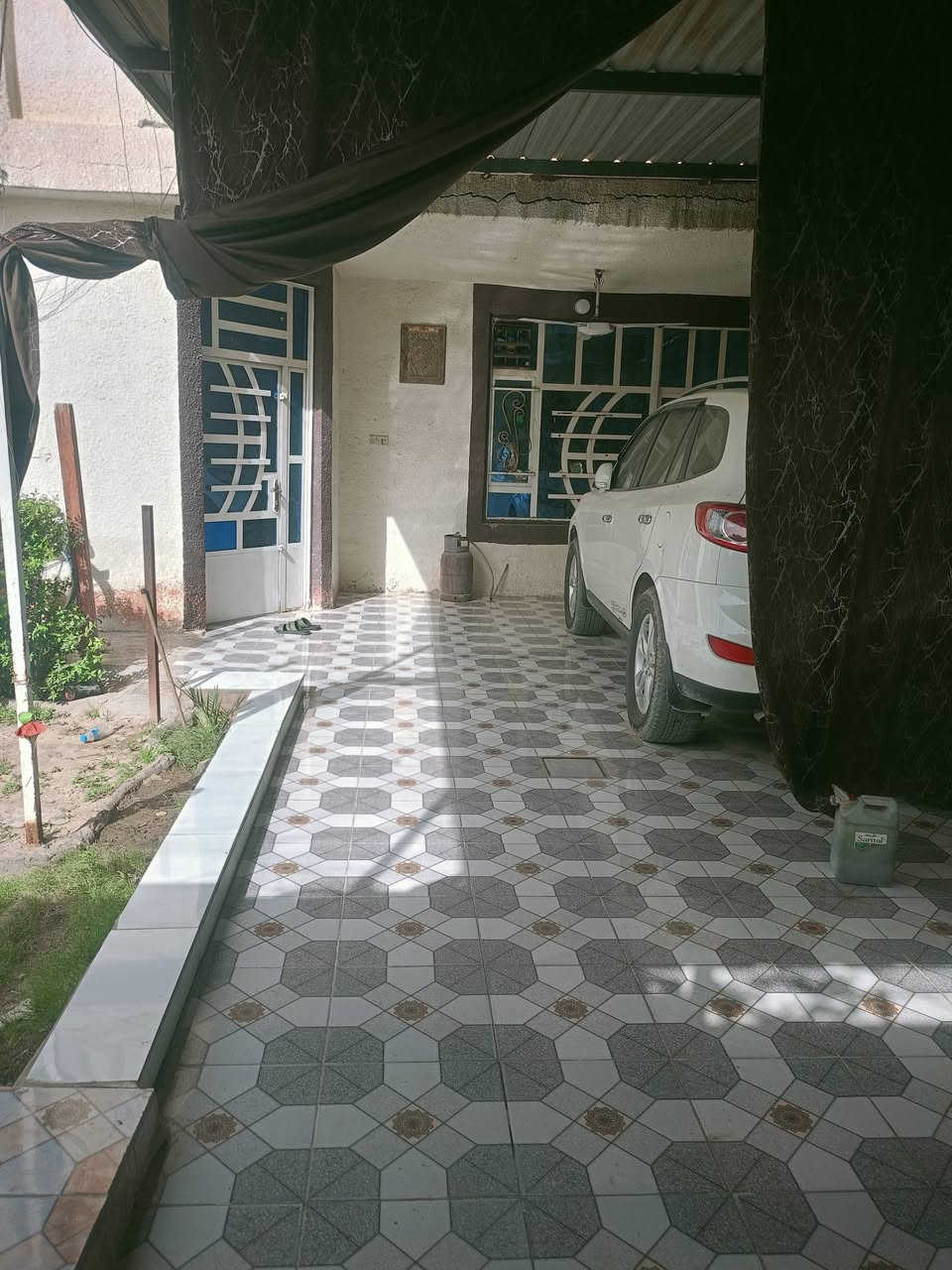 بيت للبيع مساحته 220 طابو صرف نهايت شارع 60 قرب مدرسة العتماد الاتصال ***********@
