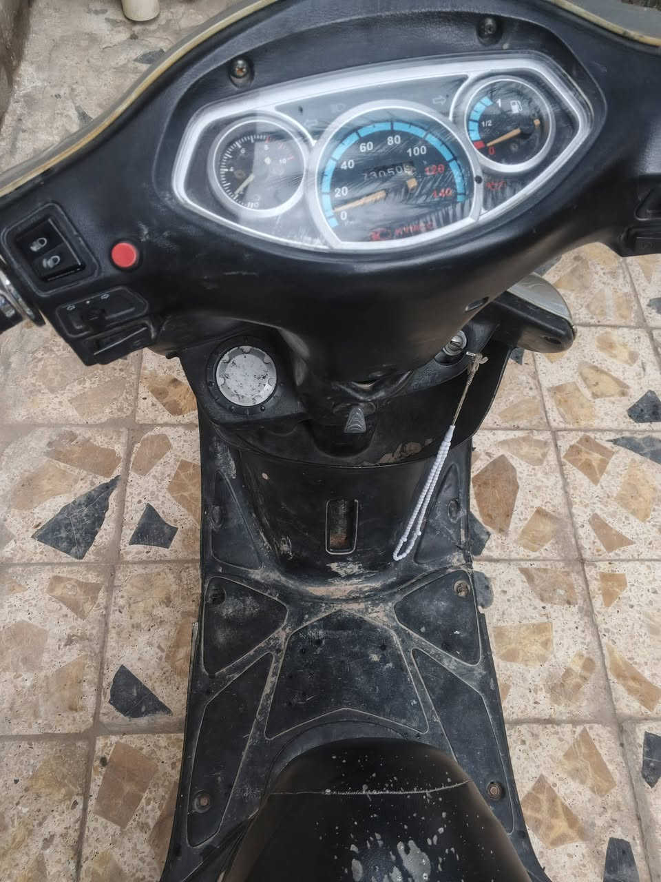 السلام عليكم جيفور للبيع دراجه كامله كلشي شغال نكره سلف وهندر بكل وقت مال جناي بريكات امامي وخلفي دبلات امامي وخلفي قفل ستيرن قفل جنطه الدراجه ناعمه ميكنته أول ماتشتغل بالسلولي خرسه من تمشي يطلع صوت خفيف بيه مامئثر عليه كابريتر وفيت بم وبنز تورباين وكلجات كلهن جدد سعر 225وبيه مجال مكاني ناصريه مركز


**إذا كنت صاحب هذا الإعلان وتريد حذفه لأي سبب، رجاءا أرسل رسالة إلى الدعم الفني**