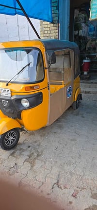 تكتك للبيع موديل 2022 مرقم  بغداد كامل  بسمي تحويل ثاني يوم مابيها ضرب...