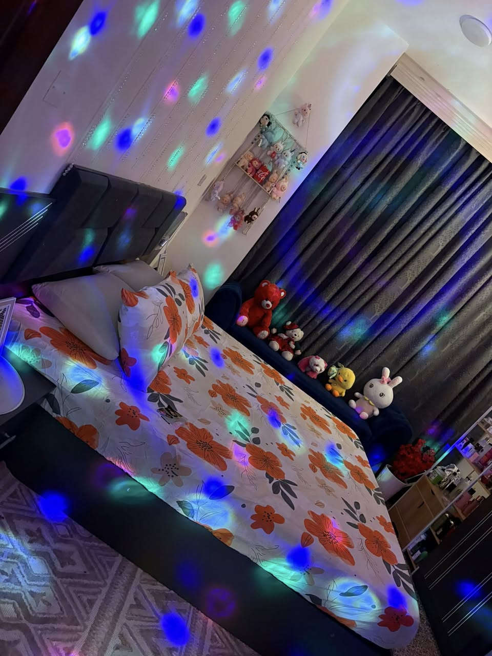 غرفه نوم
جربايه نفرين
كومدي عدد ٢ 
كنتور 
ميز تواليت بداخل كنتور
وملحق كنتور يرهم حرف L مقوس ويرهم عدل
ومن عندي مرايه عاموديه 
فقط هذني رايديها ٥٠٠ ضررها لوحيد يدات كنتور مكسور كم وحده 
باقي نضيف


**إذا كنت صاحب هذا الإعلان وتريد حذفه لأي سبب، رجاءا أرسل رسالة إلى الدعم الفني**