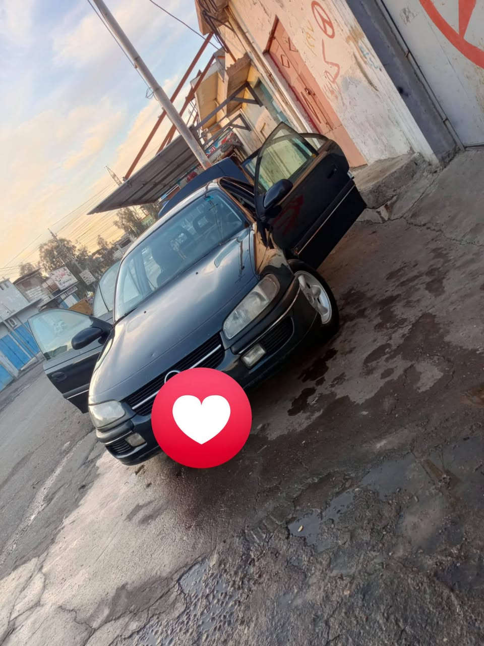 السلام عليكم  اوميكا بزون موديل 94 فول والحد على واحد مكينه 20 مكينه وكير شرط رقم نينوى دولي بسمي 
مبدل سستم ومصبوغ الصقف والجاملقات جماليه 
سياره جديده مال بيت مكان السياره موصل اجانب الايمن حي العامل السعر 43 وبيها مجال بصيط *********** بي وتس اب ***********
