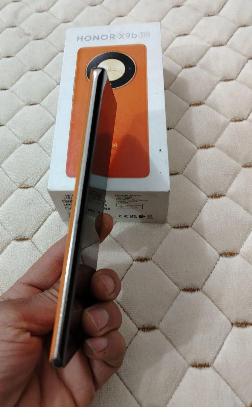 هــونر اكس 9 بي موصفاته معروفه ذاكرته 256 عشوائية12 الجهاز غني عن التعريف امانة الله برغي مامفتوح منه مكفول 
سعر ٢٤٠ الف شراي اتصل *********** كربلاء, العراق
