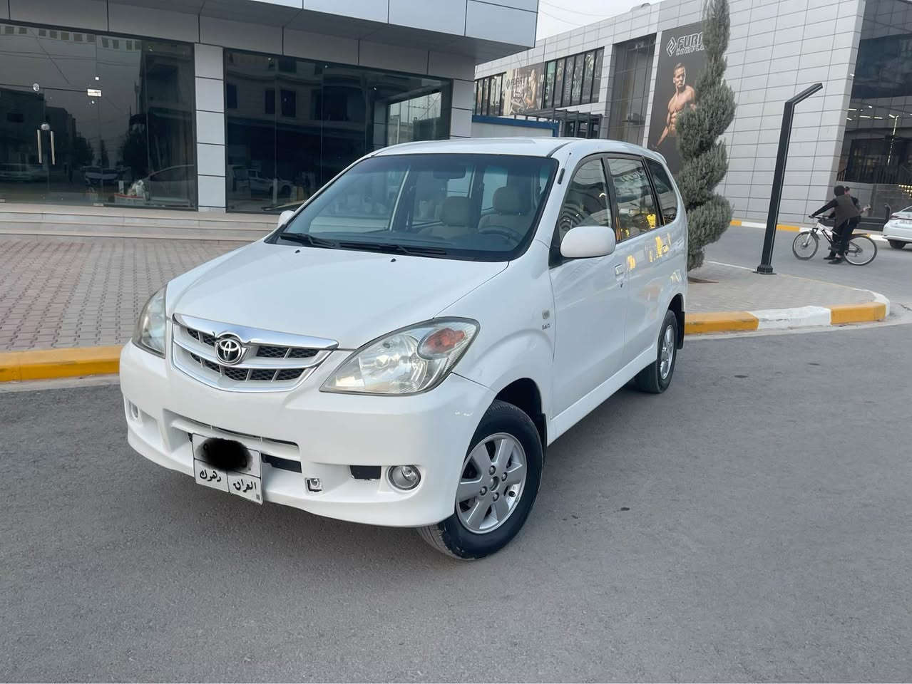 كورولا افينزا 2011
7نفري هه مي شه رته 
2قطعه صبغ
سعر 98 مجال *********** Singapore
