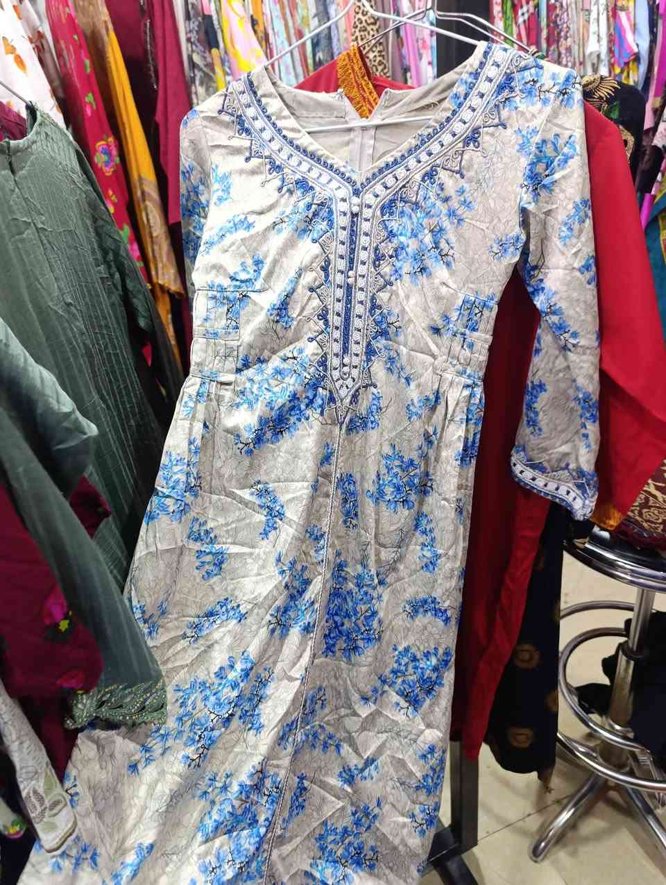 مخاوير اطفال بناتي من عمر خمس سنوات ال. ١٢ سنه وعبايات ولادي من عمر سنه الى عمر ١٣سنه


**إذا كنت صاحب هذا الإعلان وتريد حذفه لأي سبب، رجاءا أرسل رسالة إلى الدعم الفني**