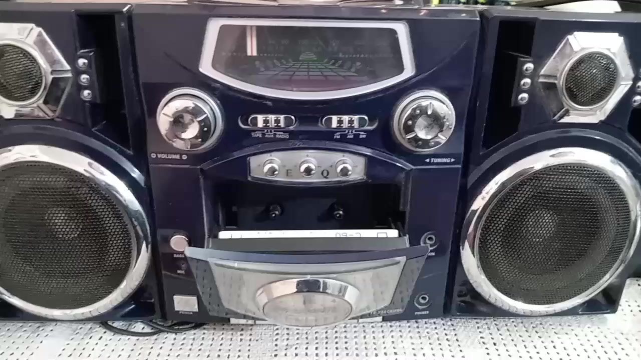 مسجل صيني سماعتين وصوته عالي بس اكوملاحظه خل اشرحلكك من اخلي الكاسيت بلباب َسده يظل يلف الكاسيت ومن افتح الباب وخلي الكاسيت بدون باب يشتغل طبيعي وعندي هاي سيديات للبيع وغراظ


**إذا كنت صاحب هذا الإعلان وتريد حذفه لأي سبب، رجاءا أرسل رسالة إلى الدعم الفني**