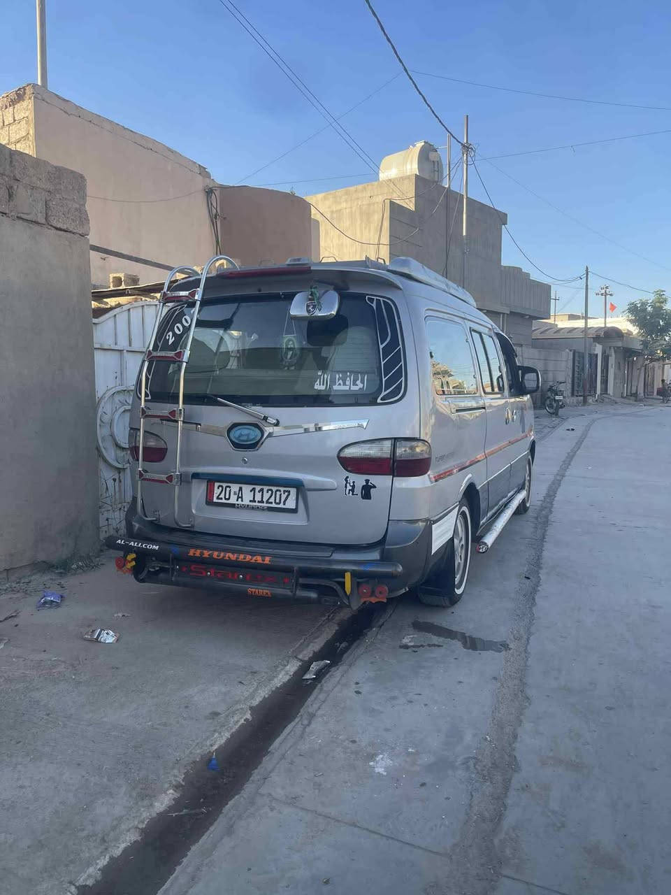 سلام عليكم سياره للبيع استاركس موديل 7 نوع مشترك تخابر بيك خير وتدلل *********** اخوكم خادمكم حسوني حسكلي
