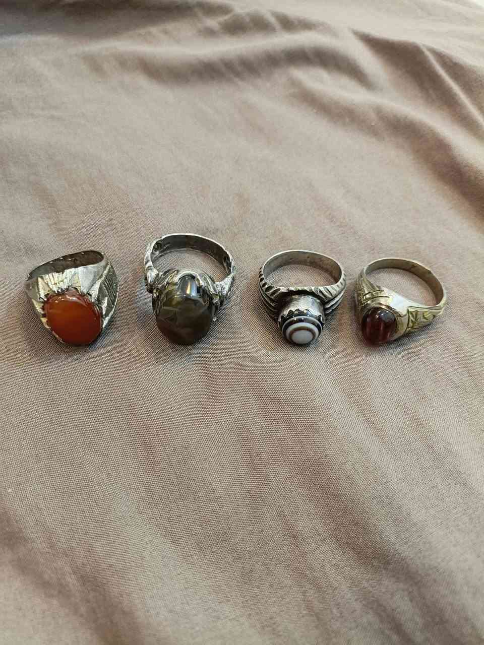 سلام عليكم
للبيع كلمن وسعره 
بغداد الامين الثانية ***********
