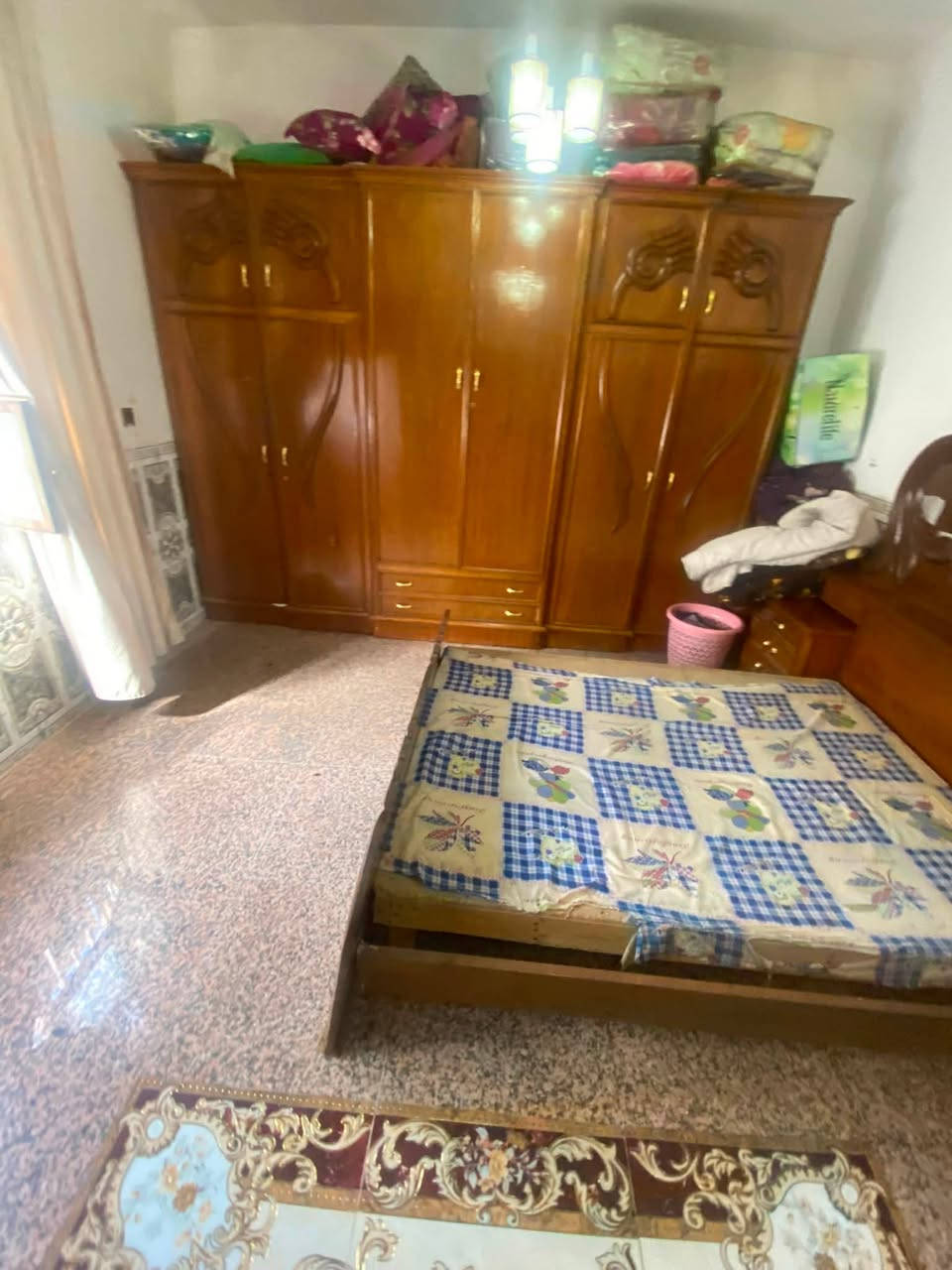 سلام عليكم غرفة للبيع ٥ قطع
مكان بغداد التاجي  ***********
