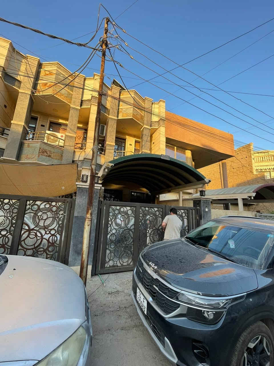 #للبيع بيت  بسعر مناسب    #السيدية
     (برج الياقوت للتطوير العقاري )

📍 موقع# البيت : مربع الضباط خلف شارع النخيل مباشرتنه              

📐 المساحة: 100 م²
▫️ الواجهة: 4 م
▫️ النزال: 25 م

#المعرفة #السعر اكتب رقم  (2) 

🔴 محتويات 3 غرفة نوم 2 حمام

📞  *********** وسام (اتصال أو واتساب)

🏢 مكتب برج الياقوت للتطوير العقاري
موقع المكتب 🔚السيدية – شارع مركز الشرطة، مدخل شارع أبو النخيل
