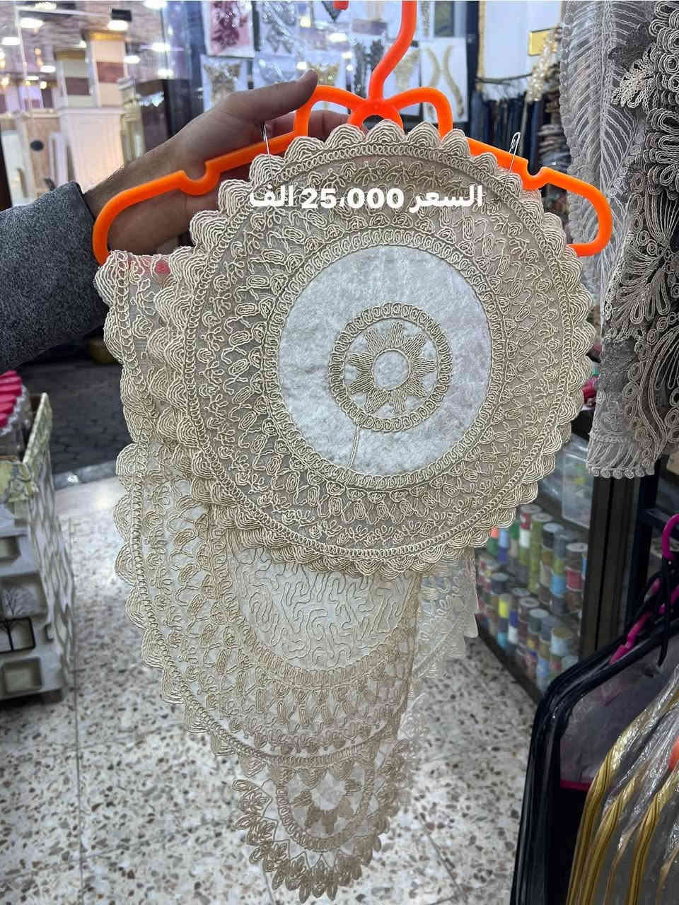 متوفر سيت چراچف يتكون من 6 قطع تركي الصنع 🇹🇷
-قطعه ميز طعام حجم كبير 
- قطعه مستطيل 
- اربع قطع حجم  صغير للطبلات 

- يوجد خدمة توصيل 🛵 داخل الرمادي حسب المنطقه المتواجد بيها الزبون 

- للاستفسار على الرقم *********** متواجد بي واتساب 🟢⚪️
