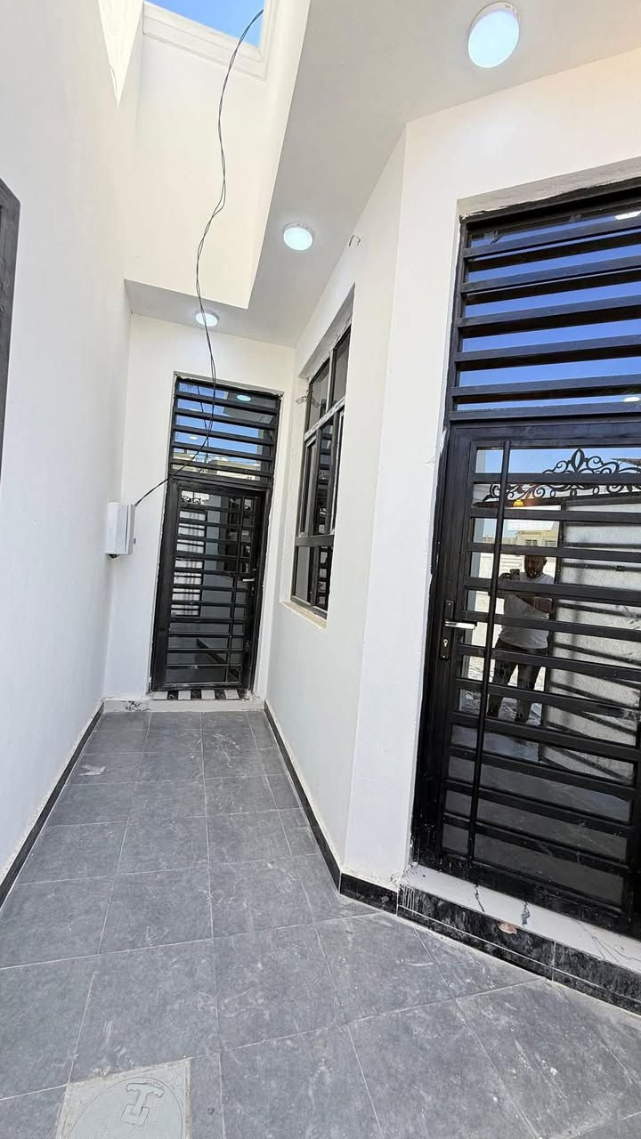 ‏دار سكن للبيع 🏠✅
مساحة 100م✅📍
  التقيه الثالثه خدمات كامل بنيان حديث  درجة أولى جاهز للسكن 
يحتوي ع غرفه وصاله ومطبخ وصحيات وستقبال 
 #للاستفسار 
او مراسله الصفحة أو واتساب او الاتصال ع الأرقام التأليه 
   ***********
