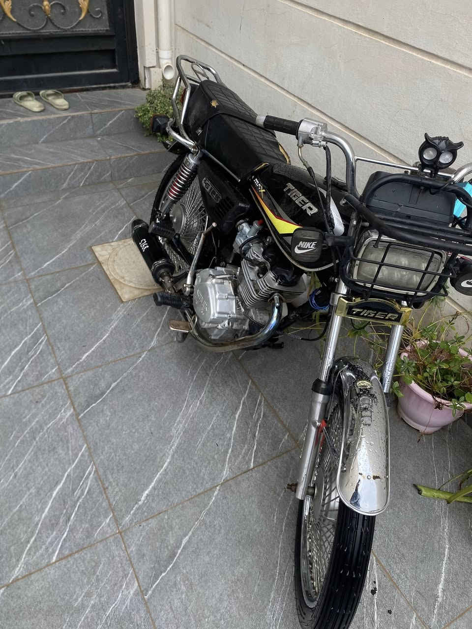 سلام عليكم دراجه للبيع سولنك موديل٢٣ مفتوحه ولفات فقط دراجه حلوه و مرتبه سعر 400وبيها مجال للطيبين 
مكان تكريت القادسيه رقم***********ويرهم مراوس حسب القناعه👍🏿
