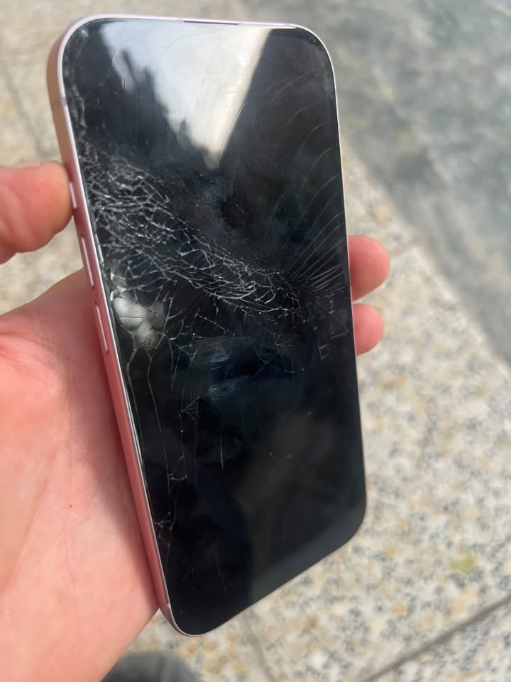 السلام عليكم ايفون 15 عادي لون وردي المميز  يجي دبل خط
الجهاز بي فطور بل كلازه مثل ماموضح بل صوره 
والكامرات لازم تبرمج الجهاز وتررر فقط وكع مني وصار فطور وكامره توقفت غير هيج الجهاز وتررر
ذاكره ١٢٨  
بطاريه ٨٩  
دبل خط 
كارتونته وشاحنته 
اتصال او واتساب فقط ***********  
مكاني ديالى بعقوبه 
والجهاز مال بيت 
سعره من الاخير نطيحه ٤٣٠ 🎊
