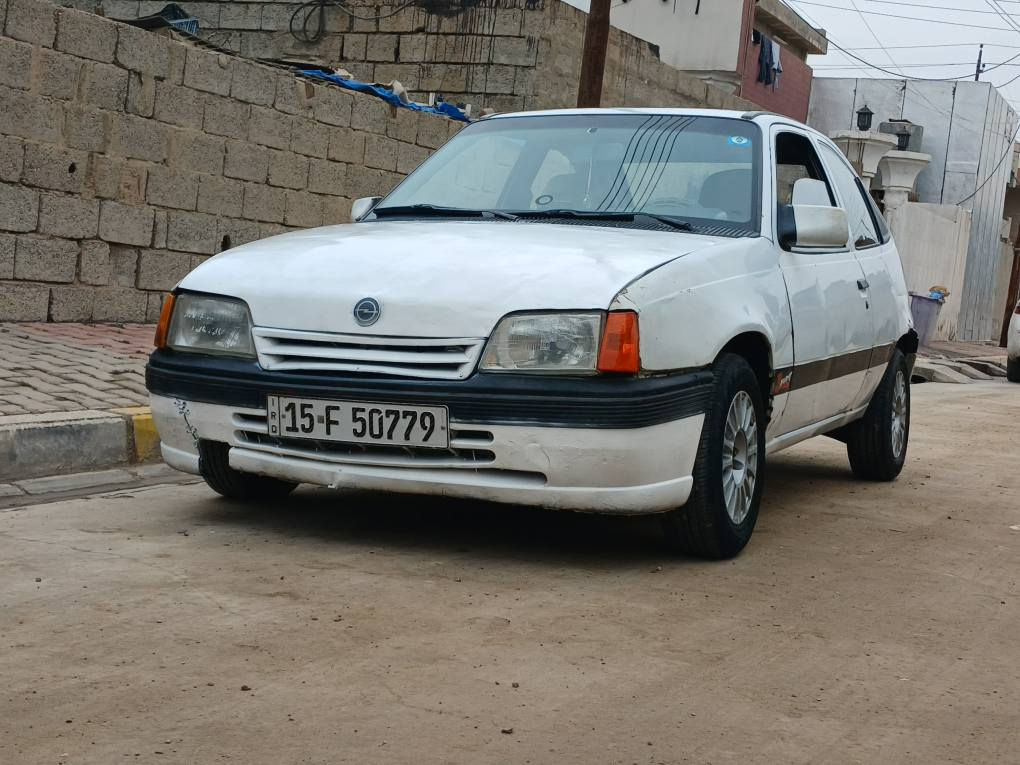 للبيع اوبل كاديت 
- موديل 1990
- محرك 16 شرط نظافة و نكرة سلف
- گير اوتوماتيك 
- بطاقة بانزين
- سنوية مشروع وطني مامنتهي و رقم انكليزي شرط تحويل
- تخم صدر و تايرات و بطارية كله جديد ما بي نقص 
- السعر 19 ورقة و مجال 
الهاتف ☎️ ***********
 رجاء اذا مو شراي لا تخابر و لا تعلق .
