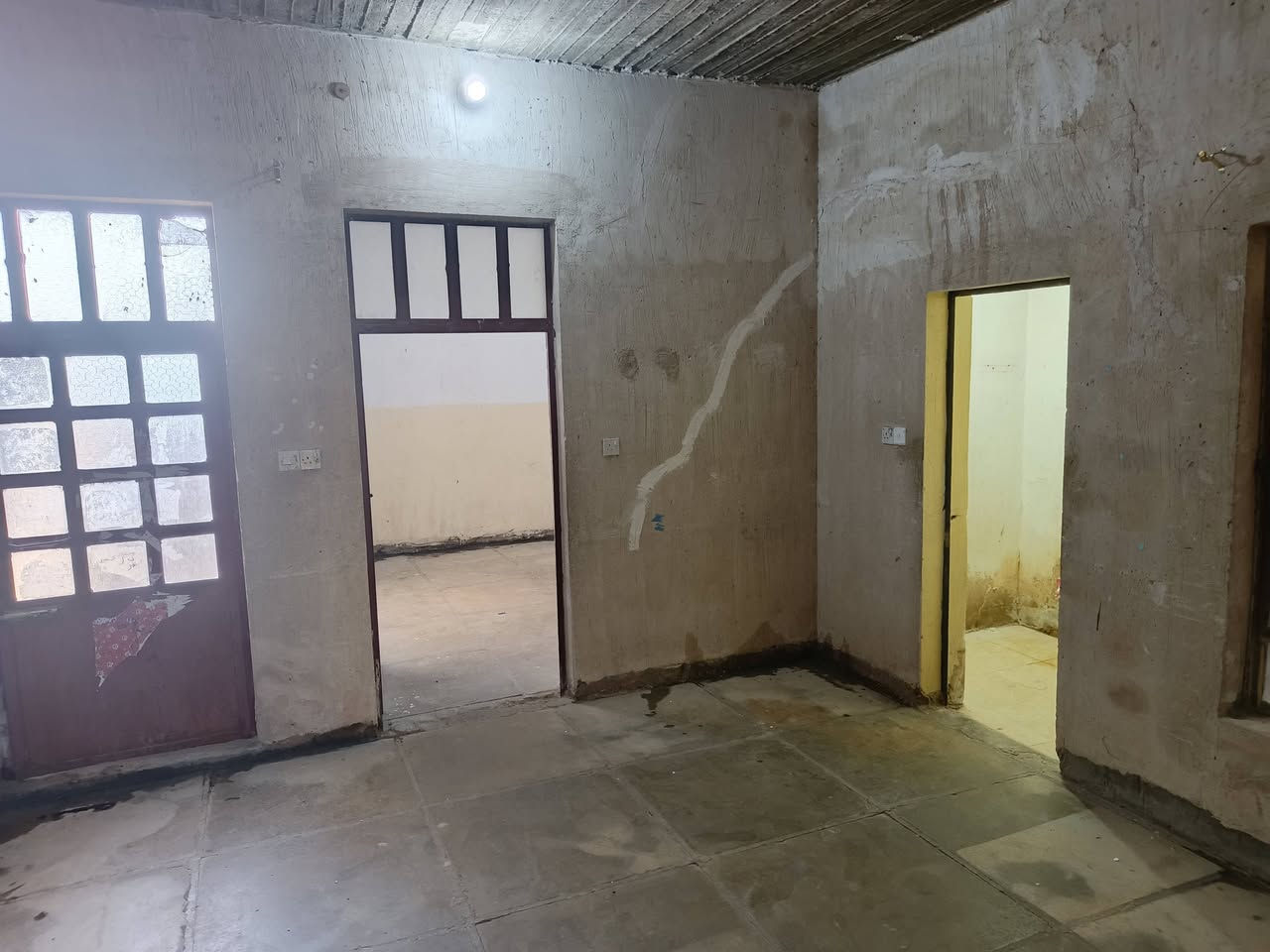 السلام عليكم 

للايجار

الدار للايجار: يتكون من مطبخ وغرفه واستقبال وصاله ومناور وحمامات وجميع الخدمات متوفره في المنطقه 

الموقع: الفلوجة حي التأميم
ثاني قطعه ارض عن شارع ٦٠

سعر الايجار: ٣٢٥ الف 

للتواصل: ‏‪***********‬‏
