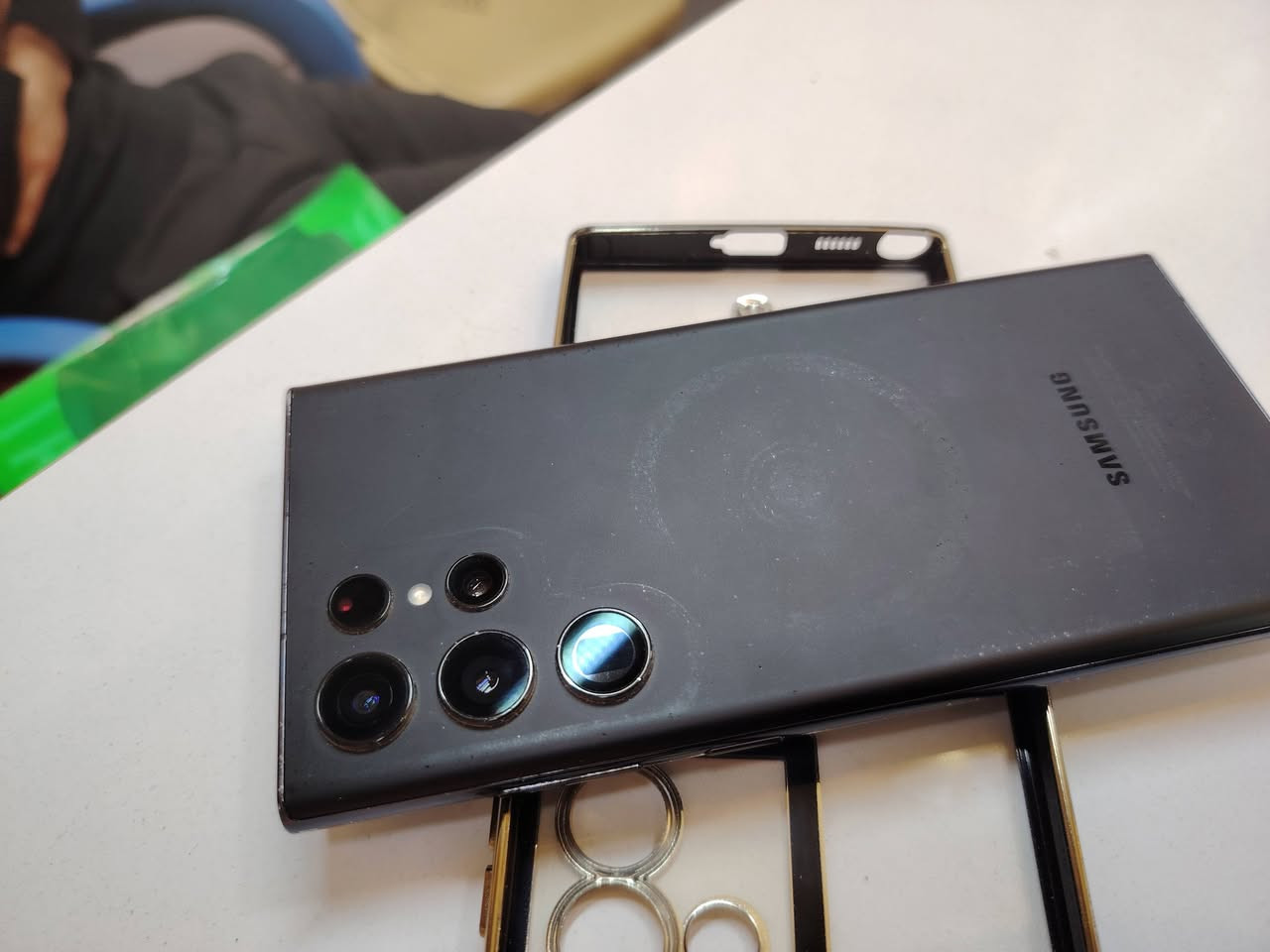 S22 ألترا للبيع
شرق أوسط ذاكرة 512 مكفول من الفتح 
بي فطر زغير ما مأثر عليه مكاني مشخاب
السعر 550 وبي مجال قليل ***********
