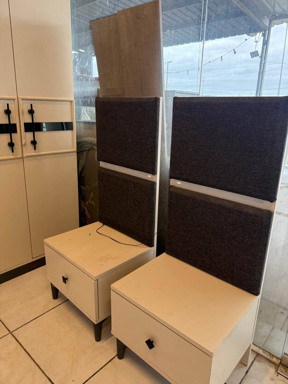 غرفة النوم للبيع١٠ قطع ٨ أبواب نظافة ١٠٠/٩٠
***********
