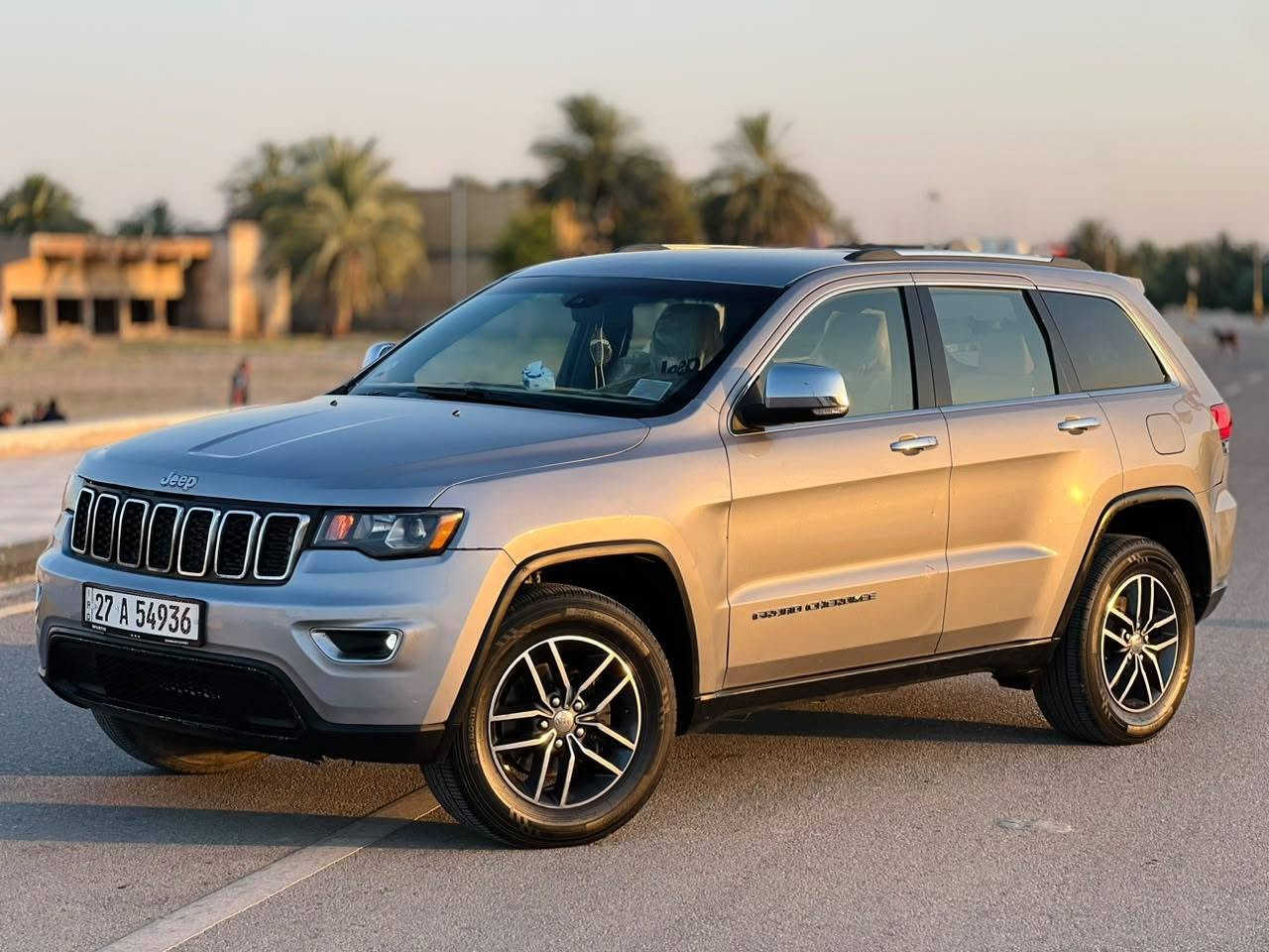 السلام عليكم 
للبيع
Jeep Grand Cherokee Limited 2018
جيب جراند شيروكي ليميتد 2018
ماشيه 120
سياره كفاله كير ومكينه حداديه وتخم تاير وتبريد كله كارتون
رقم ذي قار انگليزي تحويل مباشر
✅ المواصفات :

🎨 اللون: سلفر
🌍 وارد أمريكي

⚙️ محرك 3.6 لتر
🔩 6 سلندر
🔧 جير أوتوماتيك
🛞 دفع AWD
💿 جنوط 18 إنش
💎 المواصفات:
رادار
توقف ذاتي عند التحذير
• شاشة لمس
• بلوتوث
• Android Auto
• كاميرا خلفية
• حساسات أمامية
• حساسات خلفية
• مقاعد جلد
• تحكم كهربائي بالمقاعد
• مثبت سرعة
• بصمة وتشغيل ذكي
• مكيف أوتوماتيك
• نظام تحكم بالمقود
✅ فئة ليمتد
✅ ما عدا الفتحة
الضرر
✅ جاملغ وبنيد بدون دواخل
مكاني ناصريه/قلعة سكر
سعر 215 بيه مجال

‭***********‬
