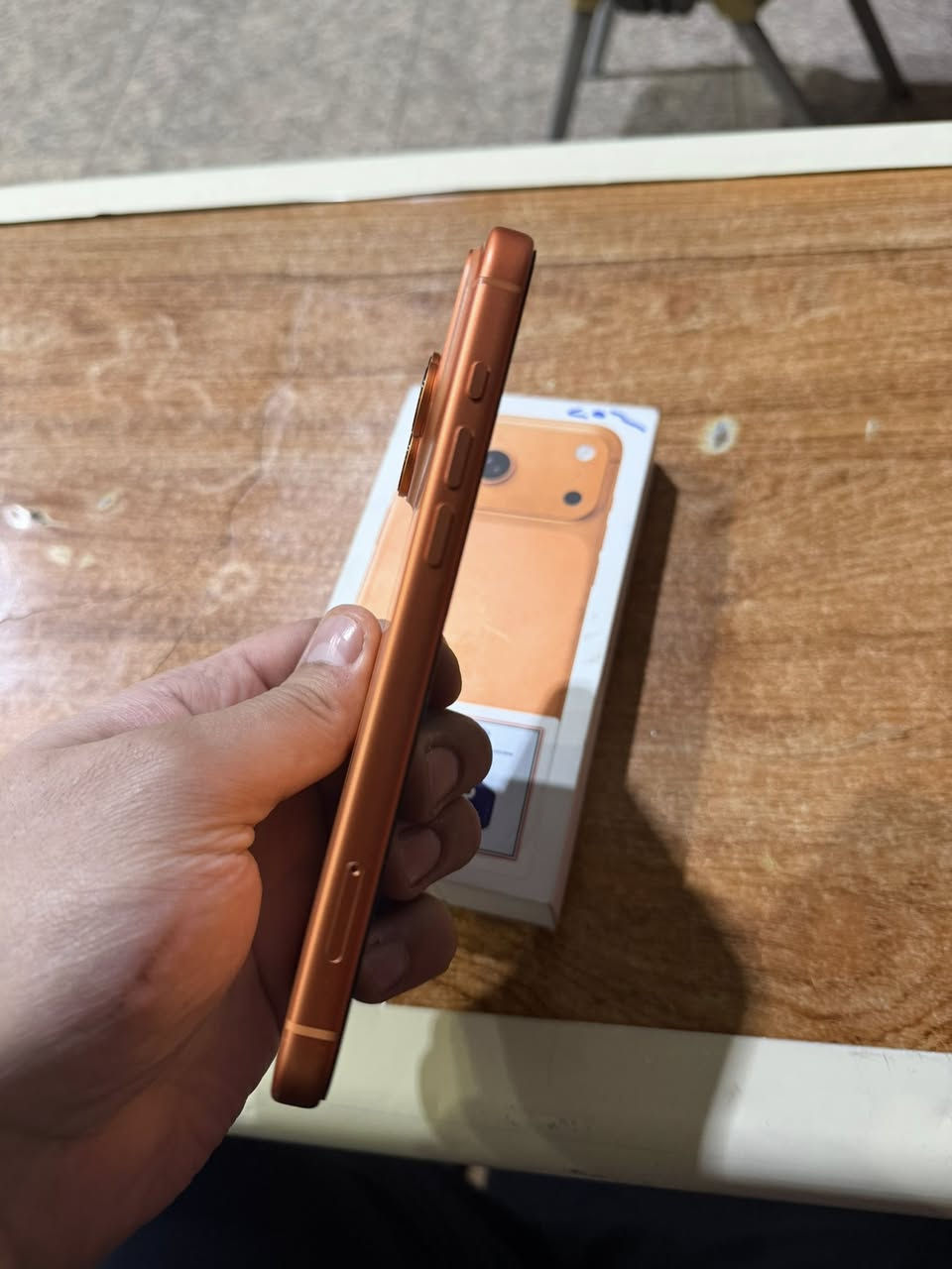 سلام عليكم ايفون 17 برو ماكس ضمان اي بي ام يعني ماستر سنتين الجهاز كلش نضيف اني فتحته من الكارتونه عل ايدي مشحون 50 مره السعر 2100 وبي مجال العنوان شارع فلسطين 
رقم الهاتف : ***********
