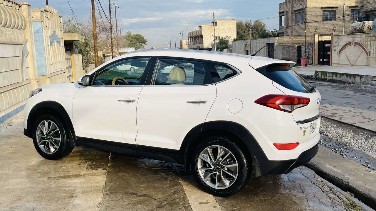 السلام عليكم هونداي توكسان 2018 مكفولة بدون صبغ مكانين بارد فقط رقم اربيل الجديد هزة جديد فول مواصفات عده سلايت وبصمة ماشية 184 كيلو متر محرك 2000 دوش كير ومحرك شرط وباقي المواصفات المعروفة السعر 185 وبيها مجال مكان السياره موصل حي اليرموك للأستفسار ***********
 ***********
