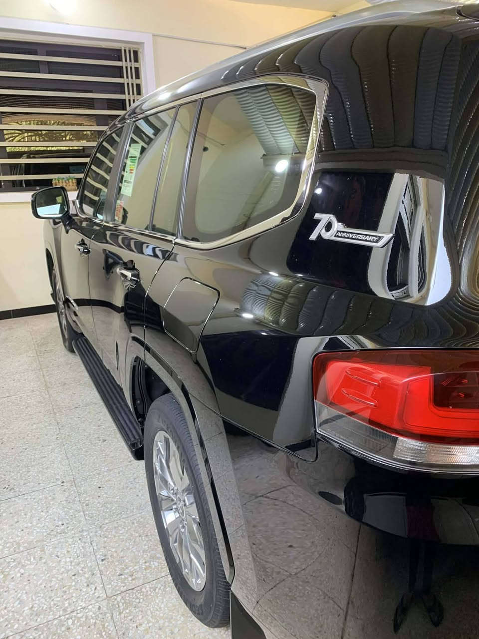 سلام عليكم عندي سياره للبيع لاندكروز موديل 2022 رقم بغداد دولي ماشيه 40 ألف سيارة توين تيربو فول فول مواصفات سياره جديده وحلوه عنوان بغداد ولشراي يتصل على ***********
