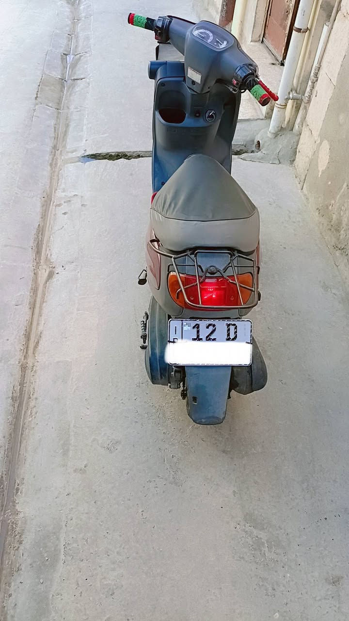 السلام عليكم شباب عندي هذا الماطور 🛵
((مرقم وكامل شرط التحويل🪪 ))
 وضع شركه 
درع الاصلي ماله ما تصرف عليه ولا ربع 
وايرمنيه شغاله شرط سلف اشاير القفل اكسن قفل ستيرن يعني ماطور جديد 
شراي اتصل على الرقم ***********
