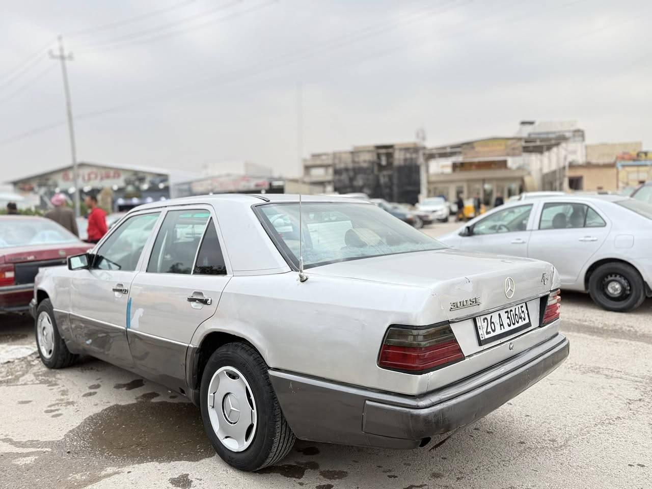 سلام عليكم سياره مارسيدس دب300
رقم صلاح الدين 

رقم جديد

سنويه وهزه جديد 

تحويل مباشر 

كير محرك 2500  ياباني 

موديل 1988

تخم تاير جديد 

باتري جديد 

حداديه امامي خلفي جديد 

شراي يتصل عل رقم 

***********

اكو غراض الغرفه ماشادهن هم انطيها وياها
