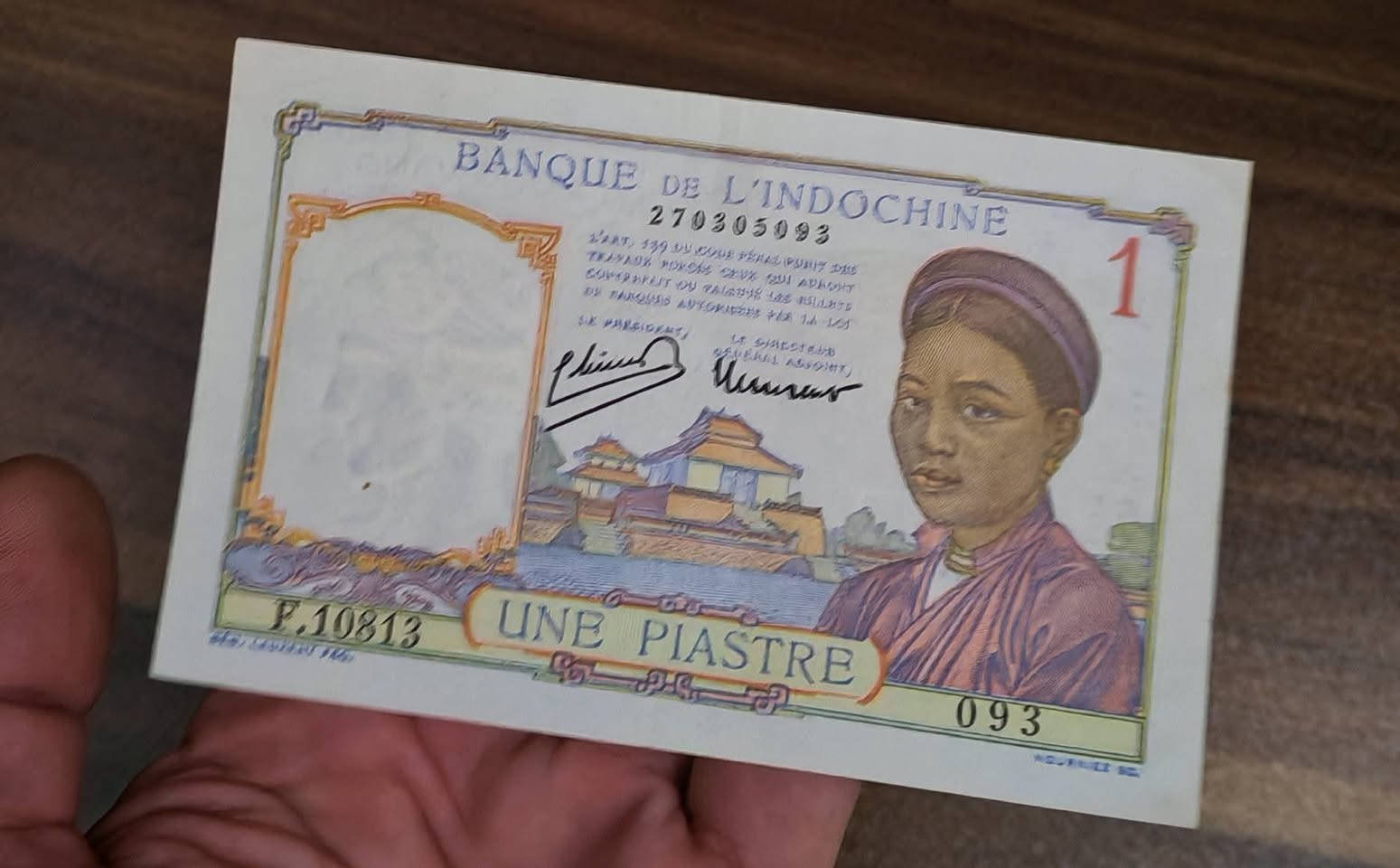السعر ٢٥ الف نهائي رجاءا
التسليم لدى ابو عبير ب المتنبي او السيد زيد حسن بالميدان
عند الحجز يرجى ذكر الاسم ومكان الاستلام

هذه ورقة نقدية من فئة 1 بيستر من الهند الصينية الفرنسية، صادرة عن بنك الهند الصينية
تحتوي الورقة النقدية على نص باللغات الفرنسية والصينية والفيتنامية والخميرية
تصور امرأة شابة من مجموعة همونغ العرقية
كانت الهند الصينية الفرنسية تتألف من فيتنام وكمبوديا ولاوس الحالية
تعكس العملة التراث متعدد الثقافات والزراعي للمنطقة خلال سنواتها الأخيرة كمستعمرة فرنسية
هذه الأوراق النقدية هي عناصر قابلة للتحصيل ذات قيمة نقدية


**إذا كنت صاحب هذا الإعلان وتريد حذفه لأي سبب، رجاءا أرسل رسالة إلى الدعم الفني**