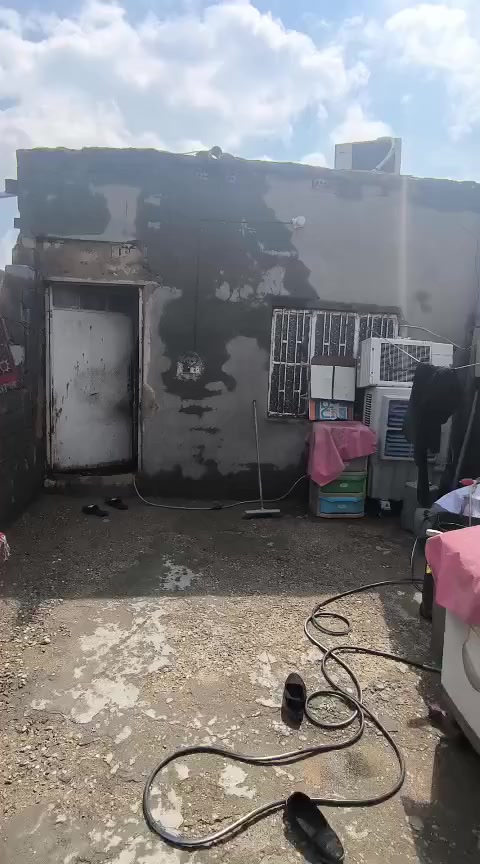 سلام عليكم بيت واقع حال 100متر بسعر مناسب غرفه وصاله والمنور مسوي مطبخ سقف عگاده الحسينية شارع سيد مطر خلف أسواق هشام يم البو دراج ***********
