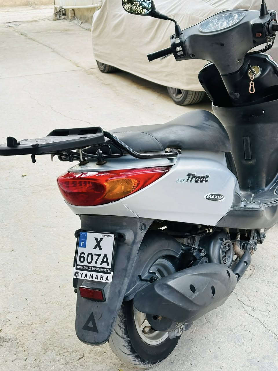 السلام عليكم دراجة اكزز للبيع نضيفة كلش قبل شهرين نازله رمبة مكينه وشلعة تخبل سعرها 11ورقه وبيها مجال للشراي النضافه مثل ما موضح بصوره  الاستفسار ***********
