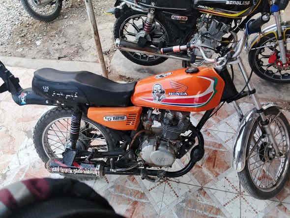 السلام عليكم دراجه البيع موديل 2020واراق كامله الدراجه خير من الله السعر 325وبيهه مجال حك الجيه مكاني ديالئ الخالص تصل عله رقم ***********
