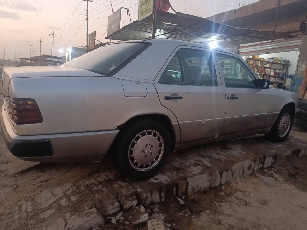 السلام عليكم مرسدس دبب موديل 88محوره 3000 مكينه وكير وتخم تاير وحداديه وره وكدامه كله جديده قواعد دبلات جديده داخله نضيف مكاني بابل المسيب *********** السعر 50وبيه مجال
