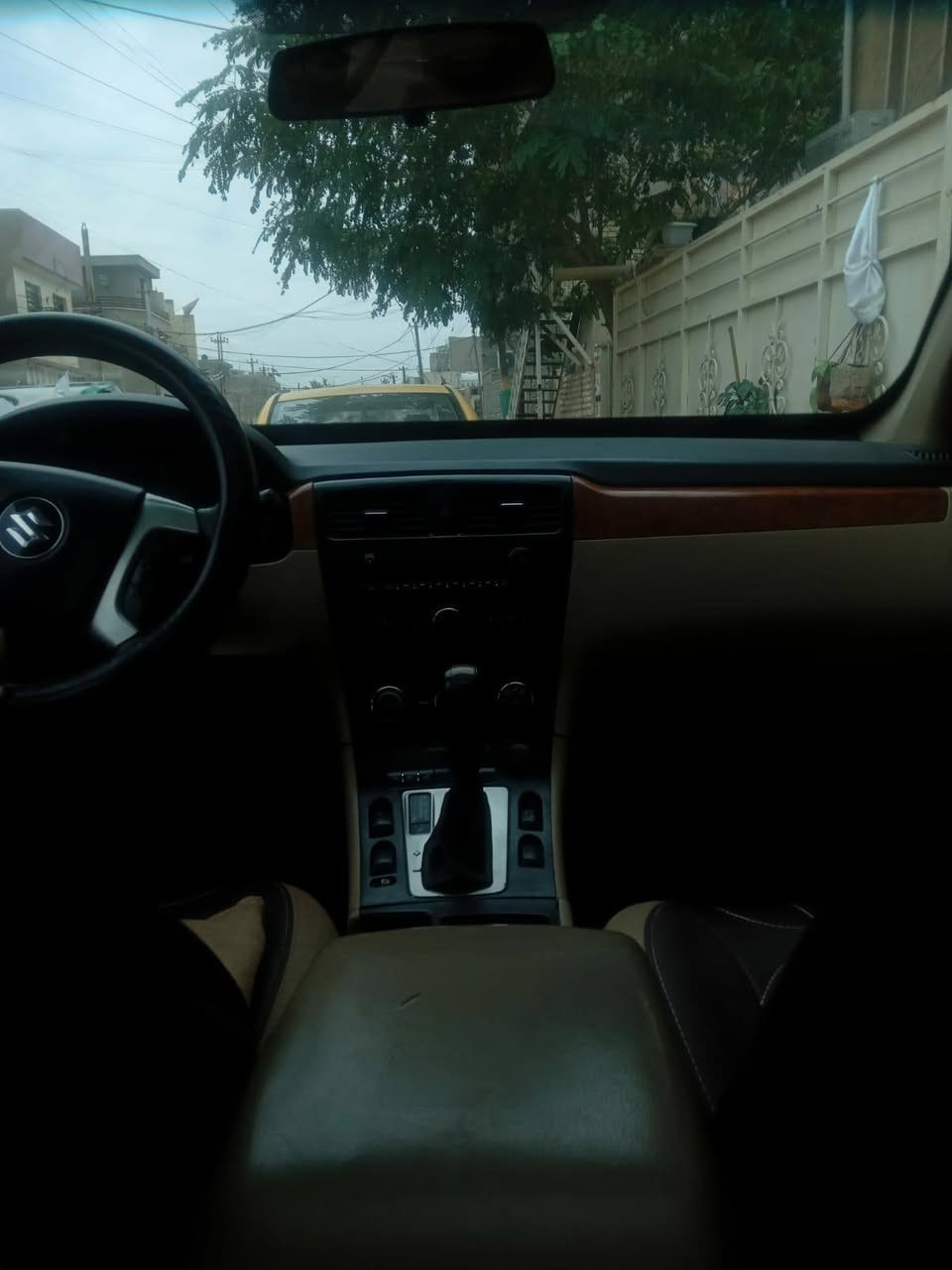 السلام عليكم سياره سوزوكي وارد أمريكي موديل ٢٠٠٨  سياره  خير من الله سياره نظيفه  تبريد  شغال بيه ظربه الباب الخلفي  ومعمره السعر ٧٠ بوسه مجال  العنوان  بغداد  النعيريه *********** ولكم كل التقدير والاحترام
