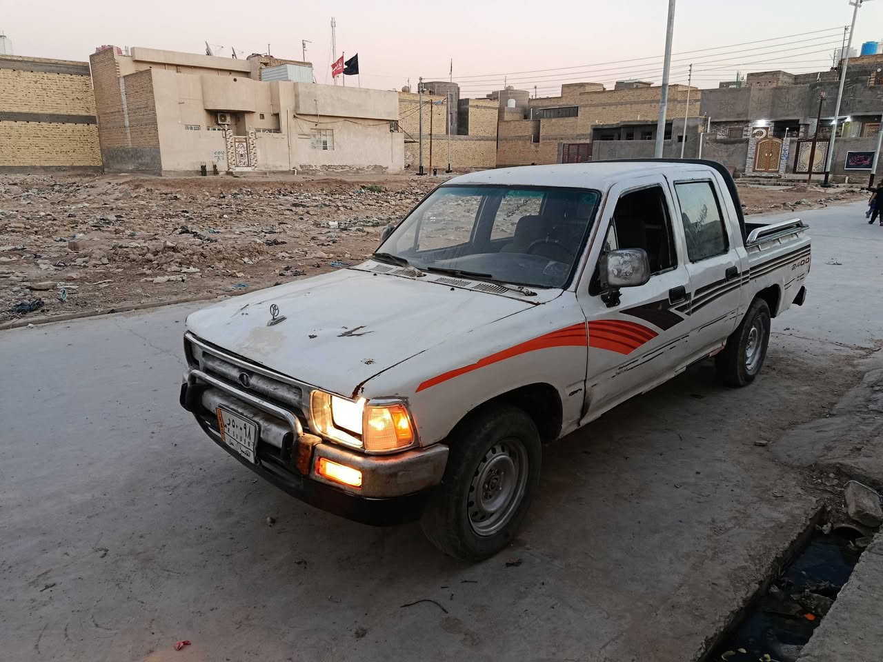 السلام عليكم سياره بيكم 91 رقم قادسيه  تحويل مباشر ما عليها غرامات سنويتها توها نافذه سياره حلوه وجاهز  مكينه وكير وحداديه وتايرات كهربائياتها كلها شغاله مكانها ذي قار قلعه سكر سعرها 27 ورقه وبيها مجال ***********
