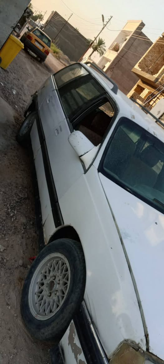 سياره اوبل للبيع موديل 93 رقم قادسيه انكليزي السياره كامله فقط نقص النوزلات تعبانه السعر 12 وبيها مجال بسيط العنوان الدورة هوررجب للاتصال ***********
