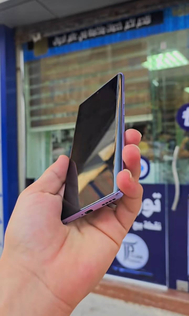 سلام عليكم شباب تليفون لبيع فنكس هوت 50برو بلاص ذاكره 256/عشويه8/8 يشقل 60فريم وبتحديث  90  قراضه كامله سعر 225 وبي مجال  / واتساب /***********
