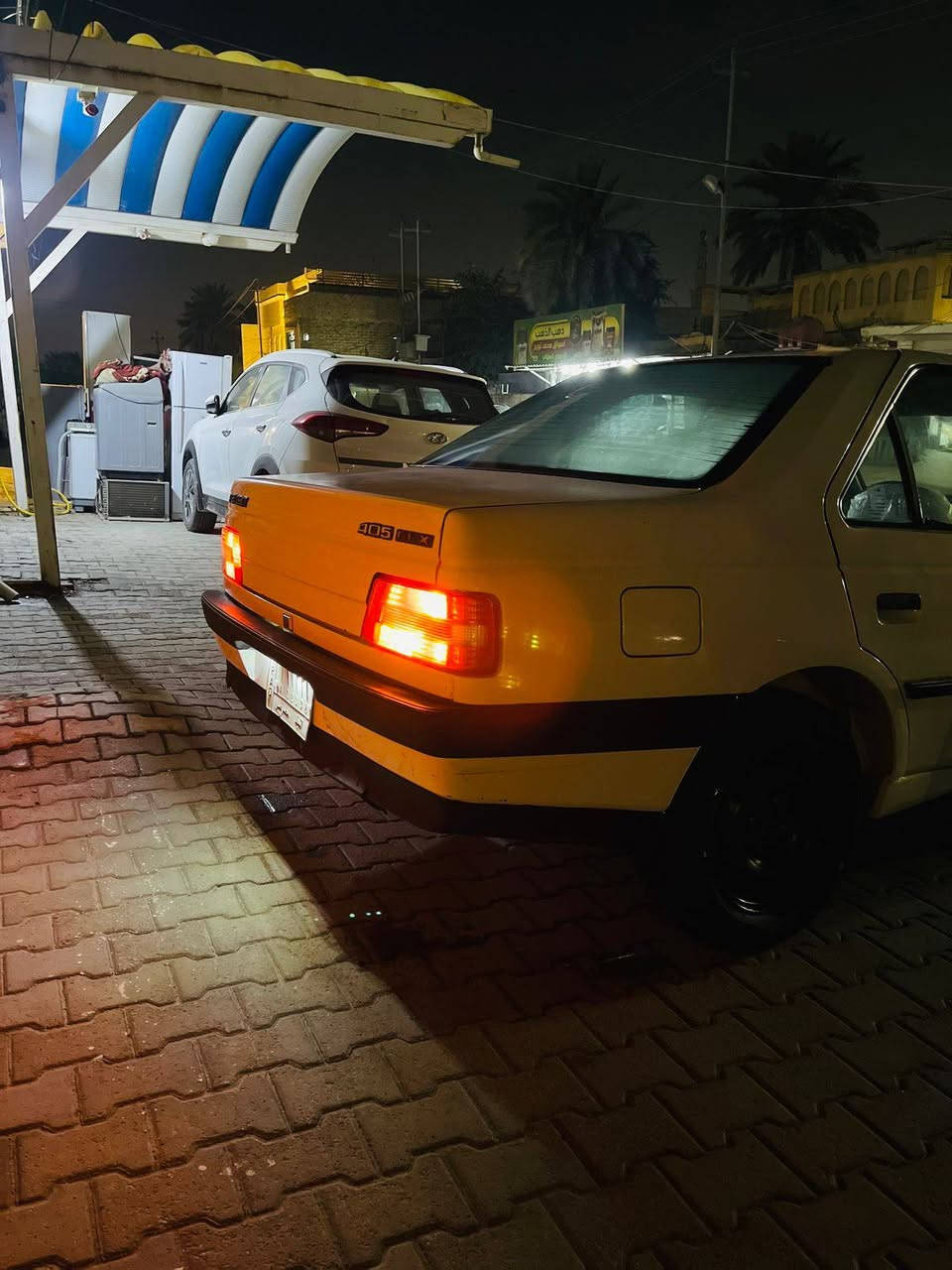 بيجو (405) موديل (9) رقم نجف ألماني سيارة جاهزة كير ومحرك وكهربائيات كلة شغالة داخل اسود  مكاني نجف بيع او مراوس السعر( 34) وبيها مجال للأستفسار (***********) او واتساب
