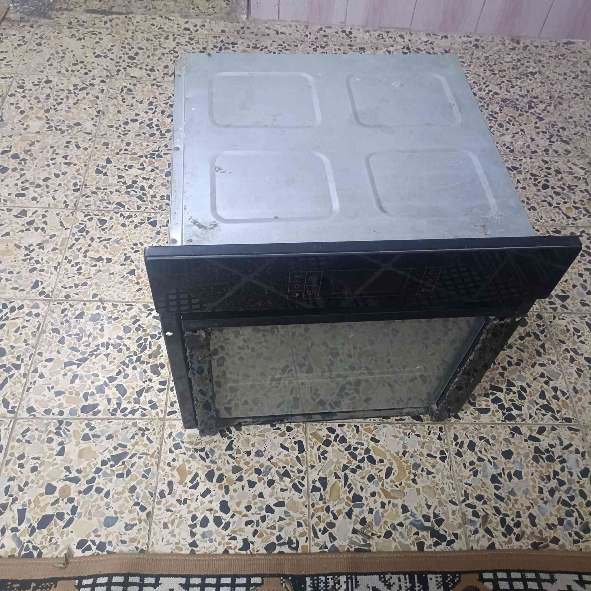 اوفن للبيع ما مستعمل ولا شاوين بي ابد جبير  كنترول لمس نظيف كلش بس الجامه الاماميه الخارجية مكسوره الداخليه ما بيها شي شغال طبيعي  
السعر 100 الف بي مجال قليل الاستفسار ***********
