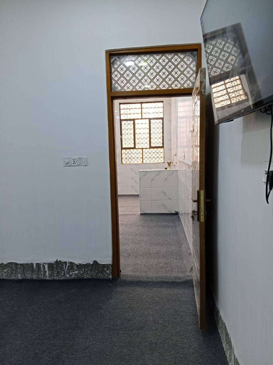 دار للبيع المساحه 50 متر شغل درجه اولا شوفت عينك 
بيت جديد وجاهز للسكن المكان ميسان قرب سكله الكرعاوي شارع الزوار البيت ينباع نقد السعر 21 وبي مجال استفسار 
*********** #الجميع
