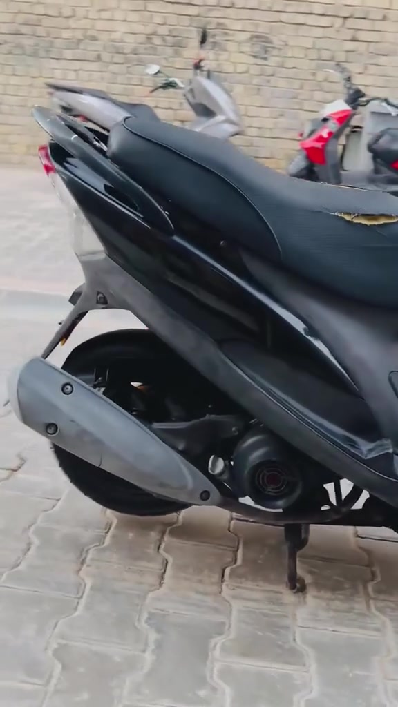 سلام عليكم دراجه للبيع جديده صارلها شهرين نازله من رمبه كفاله عامه من كلشي عنوان بغداد شعله***********بي واتساب
